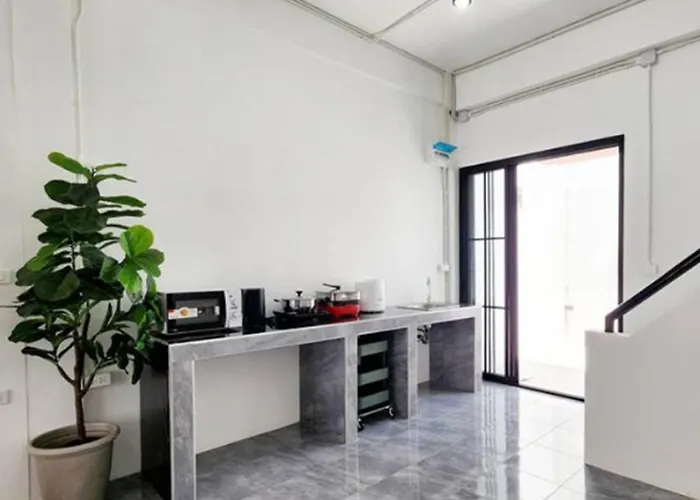 Apartment 3br Family House In Bangna Near Bts Bearing , Bitec