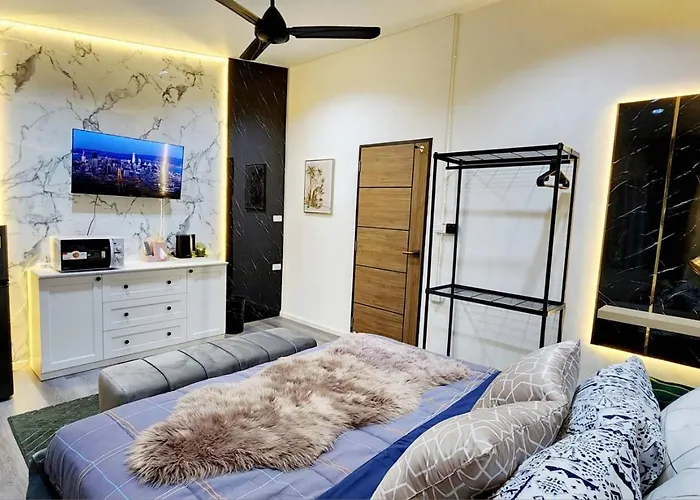 Apartment 3br Family House In Bangna Near Bts Bearing , Bitec